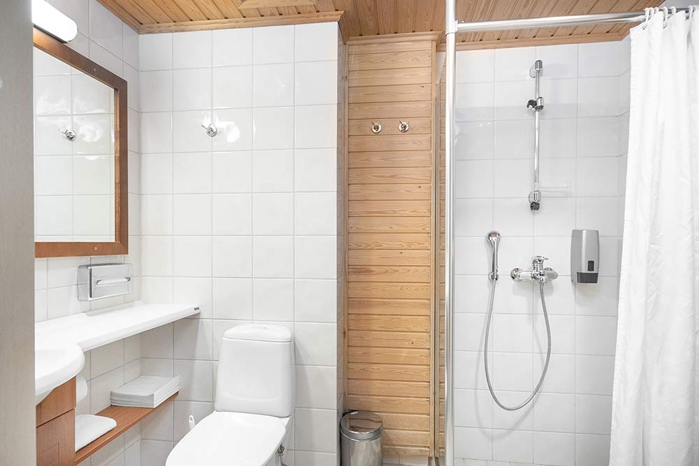 Standard-huoneen kylpyhuone.